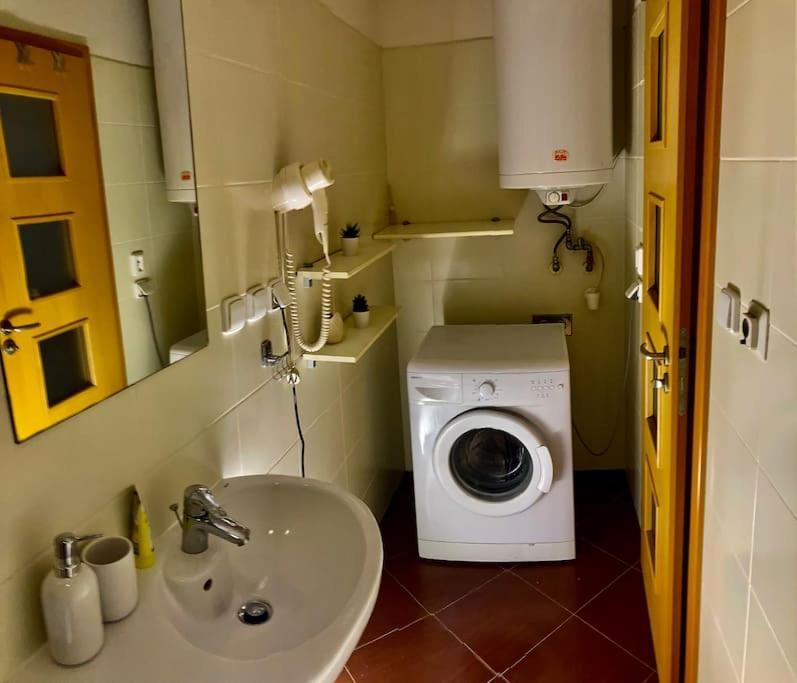 Jasmine Apartment - Free Parking - City Center - Skibus - Tatralandia 5Km Lipótszentmiklós Kültér fotó